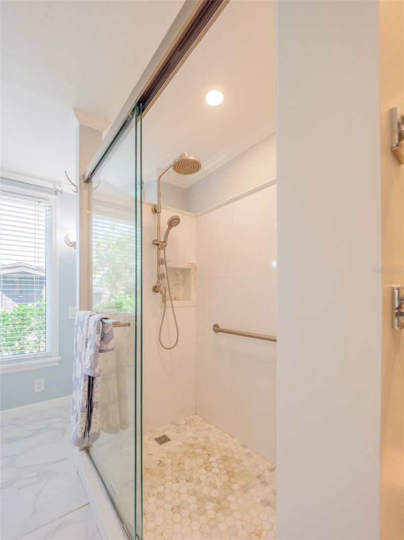2410 Riverside Drive E, Bradenton, FL 34208 Photo