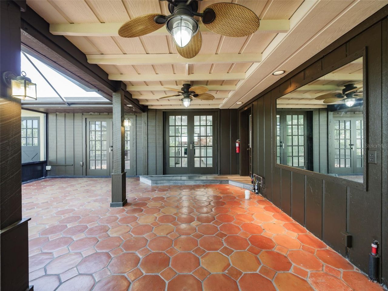 2410 Riverside Drive E, Bradenton, FL 34208 Photo