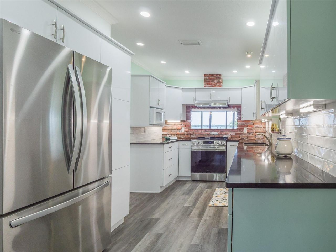 2410 Riverside Drive E, Bradenton, FL 34208 Photo