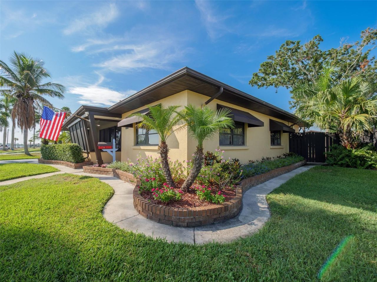 2410 Riverside Drive E, Bradenton, FL 34208 Photo
