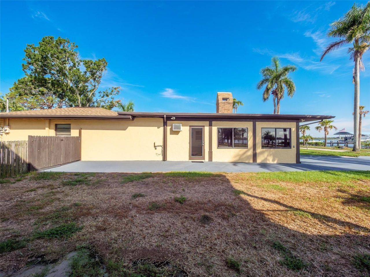 2410 Riverside Drive E, Bradenton, FL 34208 Photo