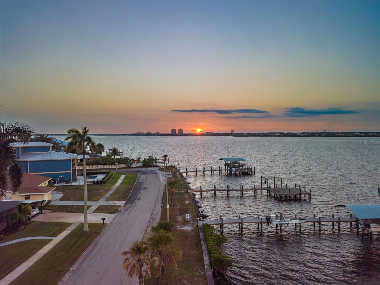 2410 Riverside Drive E, Bradenton, FL 34208 Photo
