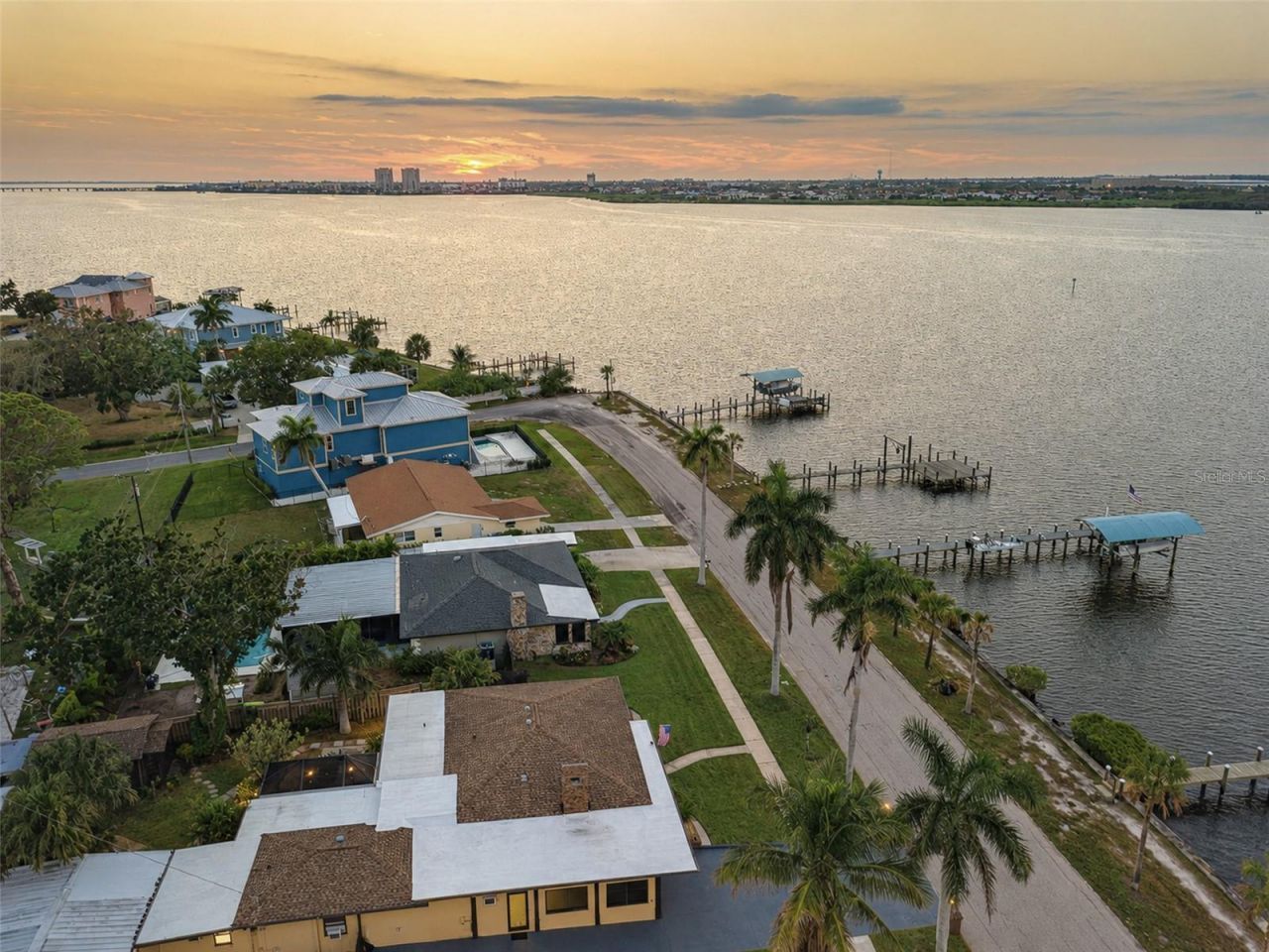 2410 Riverside Drive E, Bradenton, FL 34208 Photo