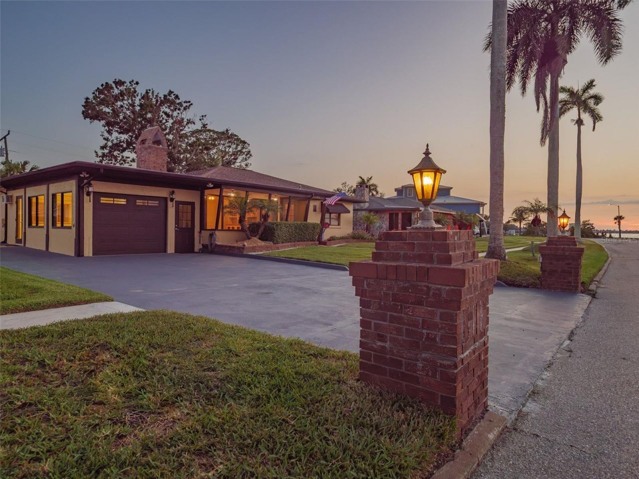 2410 Riverside Drive E, Bradenton, FL 34208 Photo