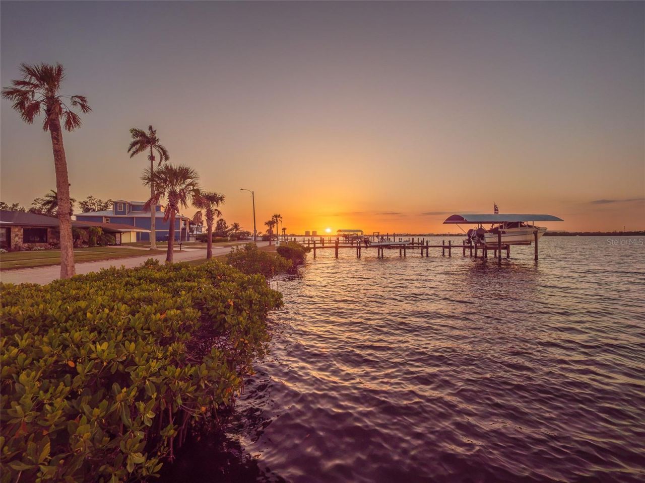 2410 Riverside Drive E, Bradenton, FL 34208 Photo