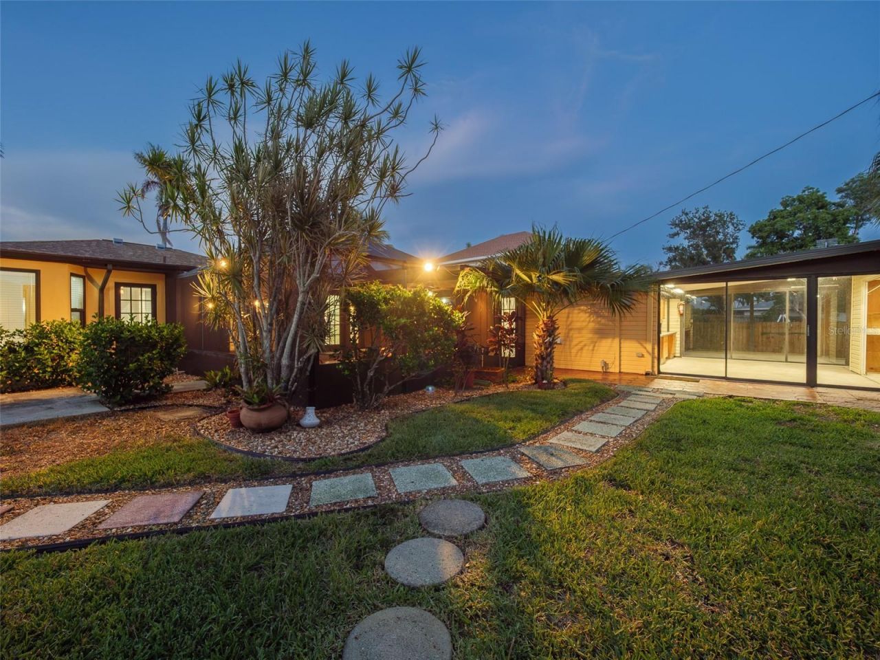 2410 Riverside Drive E, Bradenton, FL 34208 Photo