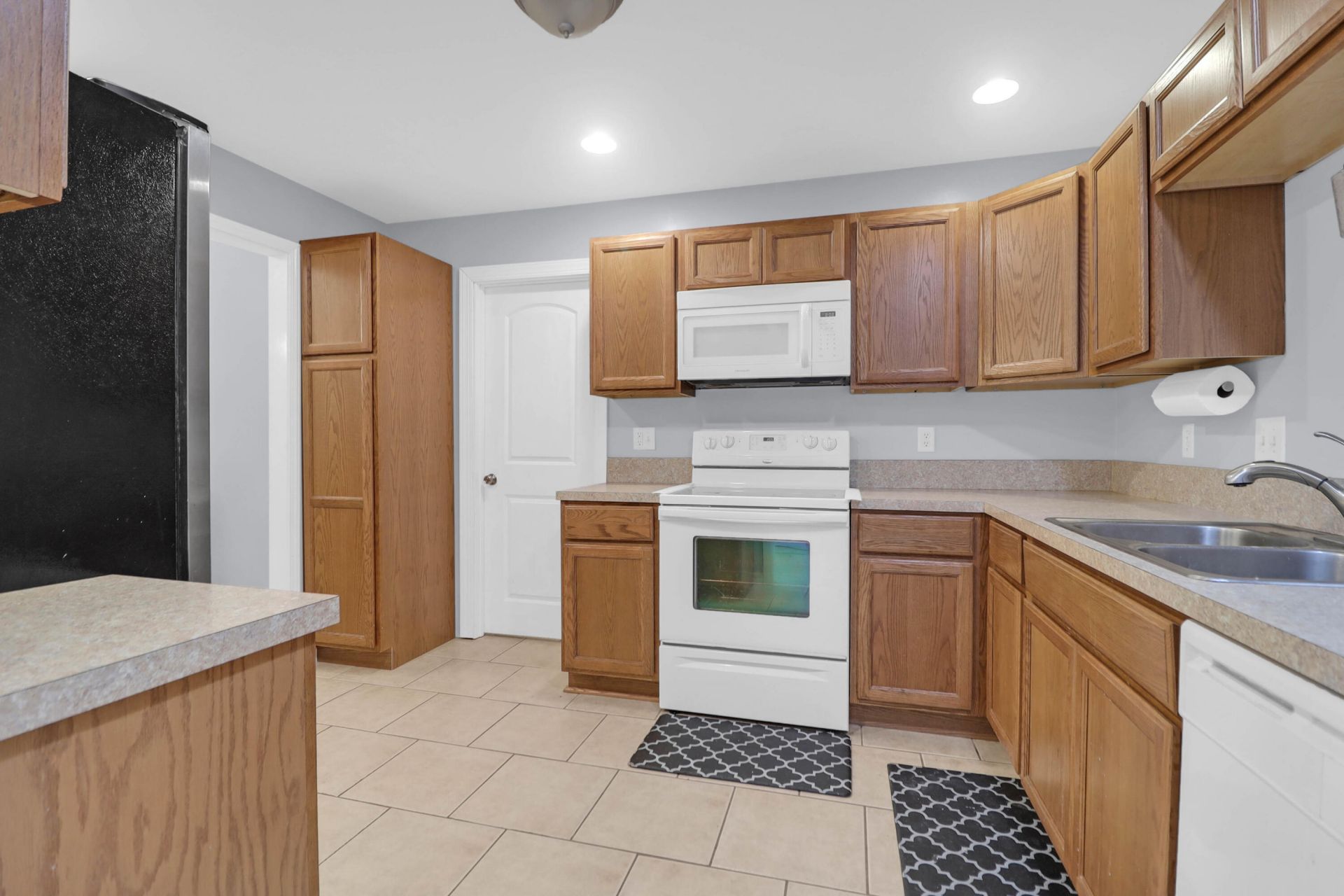 112 Fox Chase Drive Photo 5
