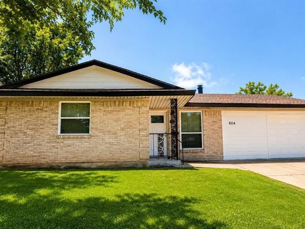 604 Holly Lane, Duncanville, TX 75116