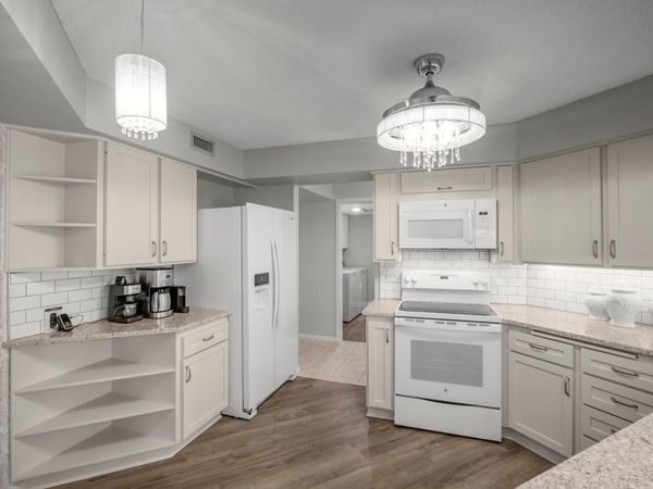 14501 Atrium Way, Unit 225, Minnetonka, MN 55345