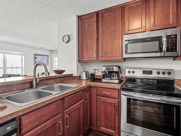 6020 Chasewood Parkway, Unit 203, Minnetonka, MN 55343
