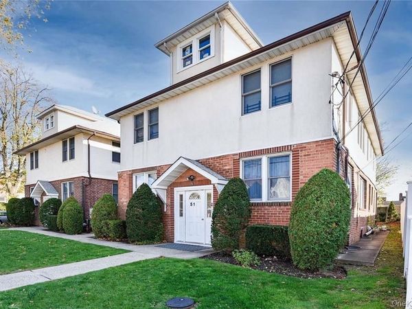 51 Thorman Avenue, Unit 1L, Hicksville, NY 11801