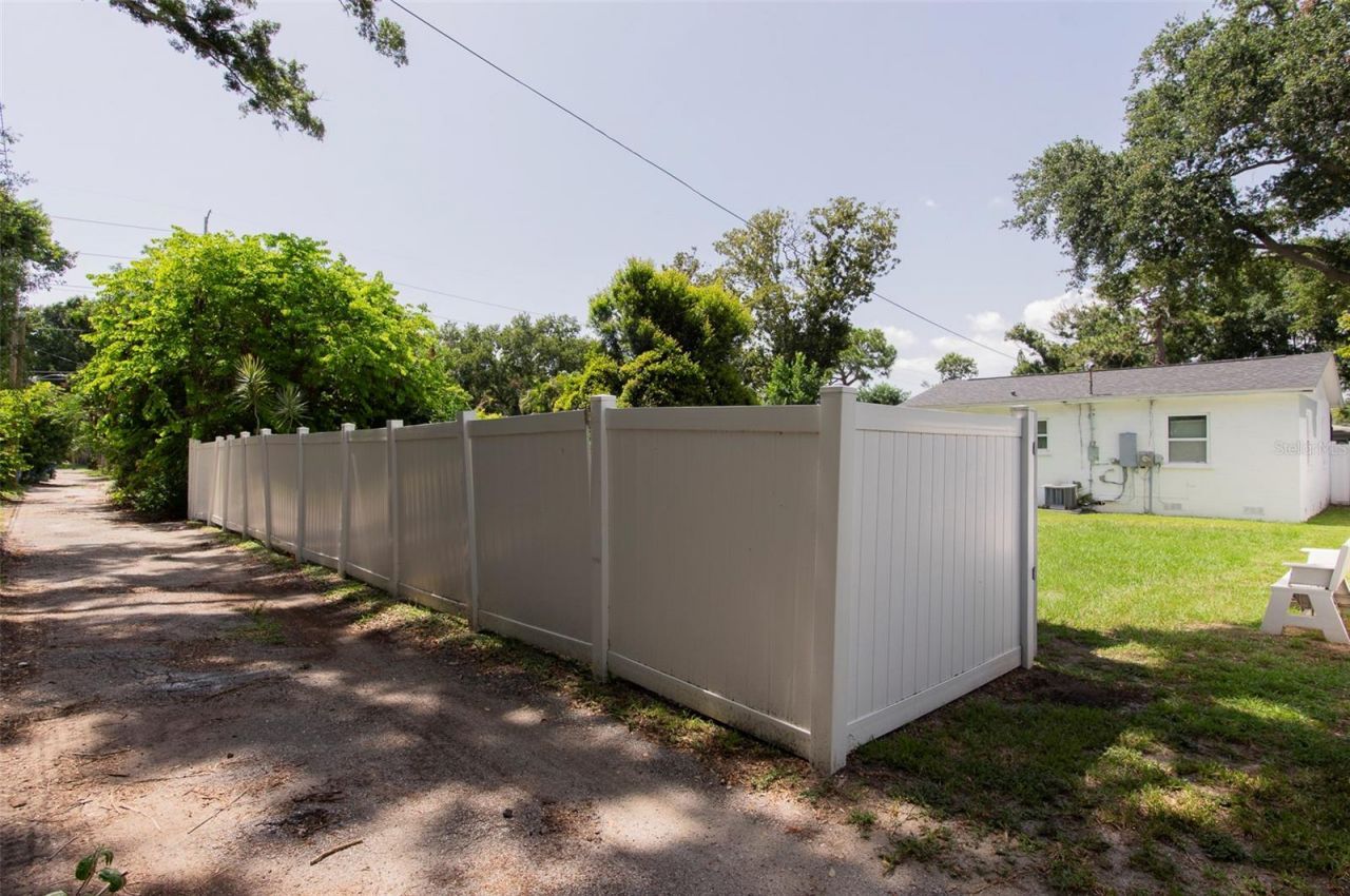 5130 Burlington Avenue N, Saint Petersburg, FL 33710 Photo
