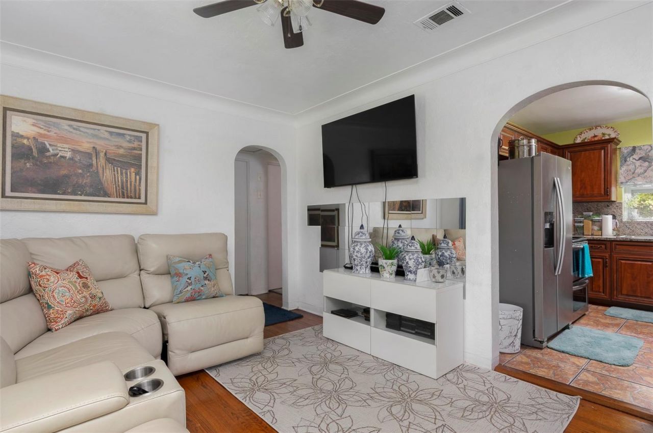 5130 Burlington Avenue N, Saint Petersburg, FL 33710 Photo