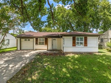 2111 El Capitan Drive, Dallas, TX 75228