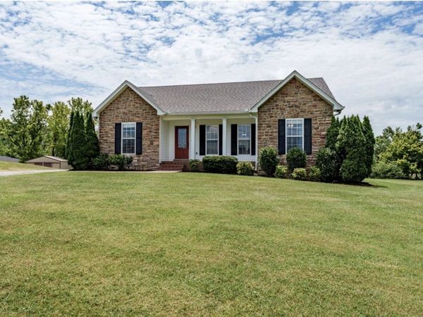 1010 N 1st St , Westmoreland, TN 37186