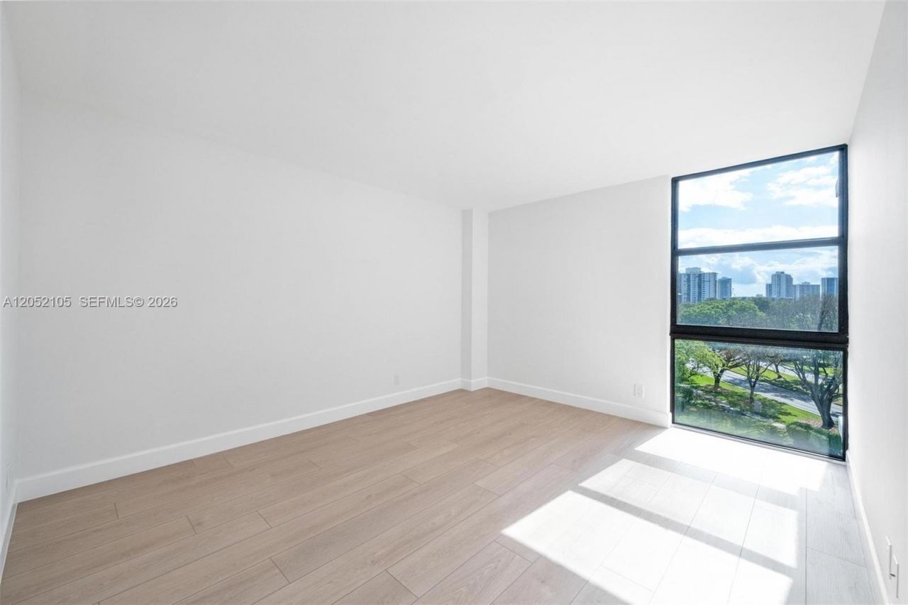 20400 W Country Club Dr , Unit 610, Aventura, FL 33180 Photo