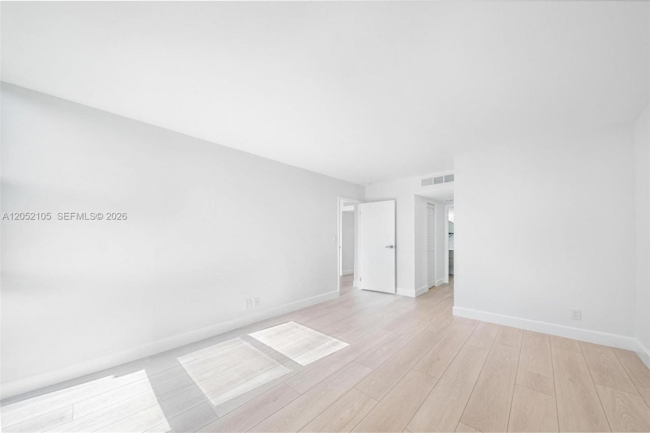 20400 W Country Club Dr , Unit 610, Aventura, FL 33180 Photo