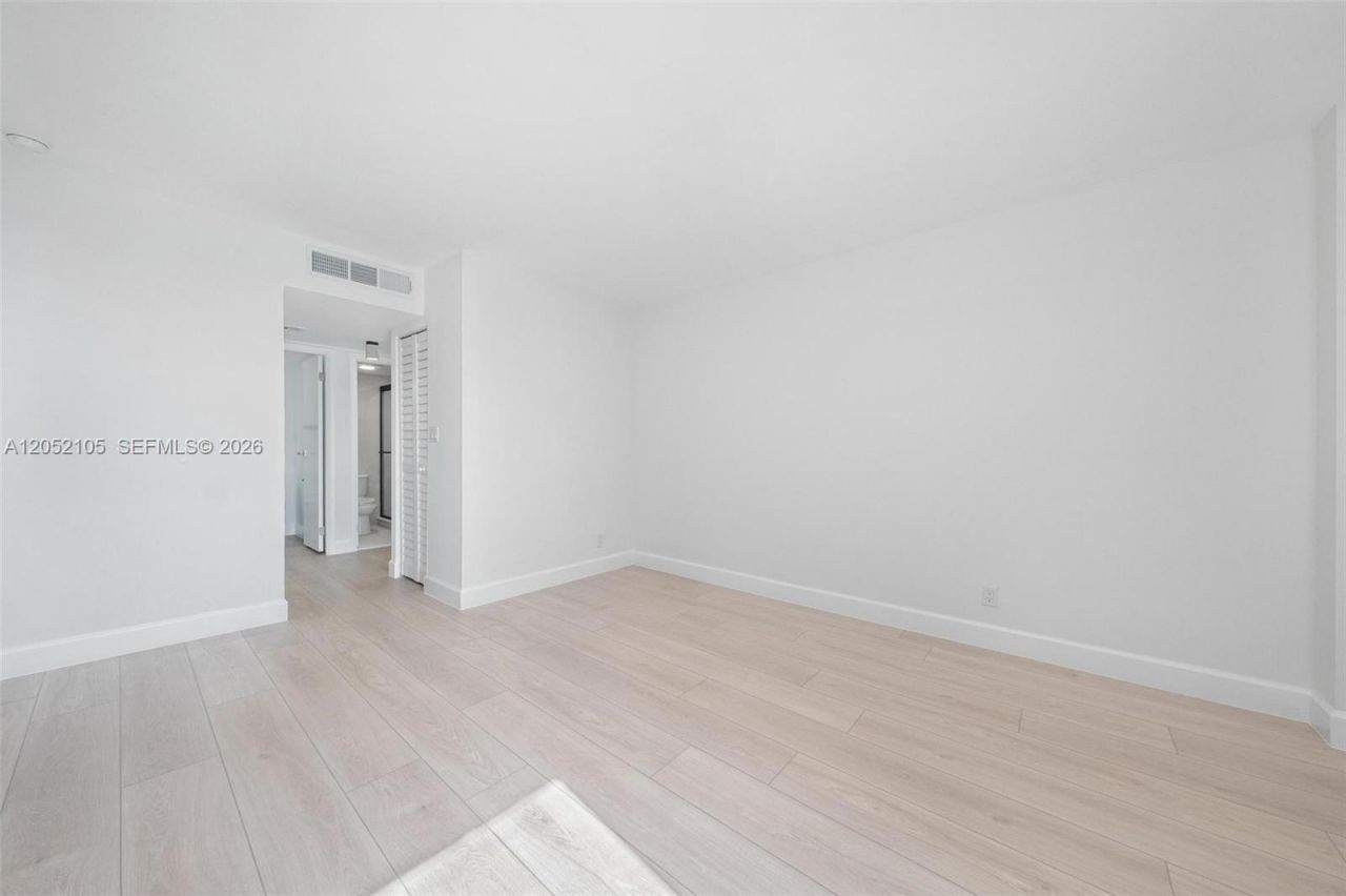 20400 W Country Club Dr , Unit 610, Aventura, FL 33180 Photo
