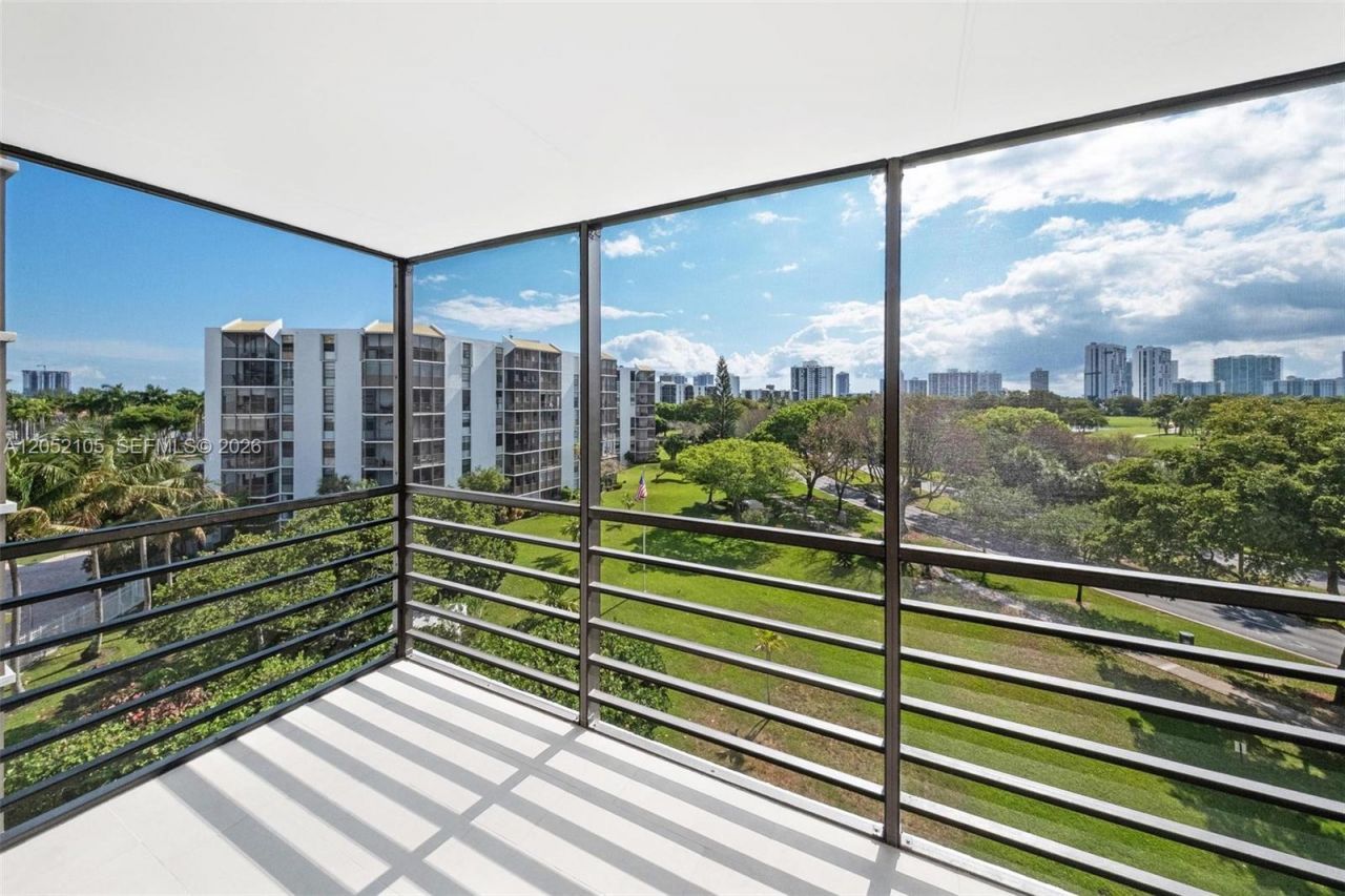 20400 W Country Club Dr , Unit 610, Aventura, FL 33180 Photo