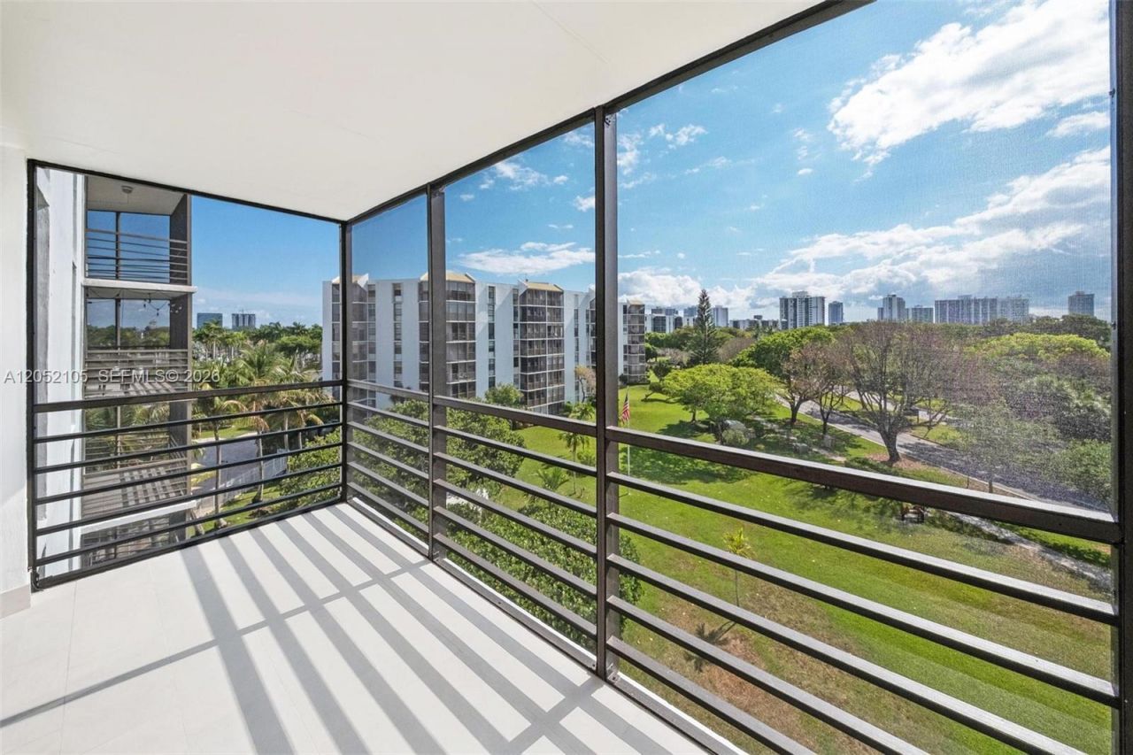 20400 W Country Club Dr , Unit 610, Aventura, FL 33180 Photo