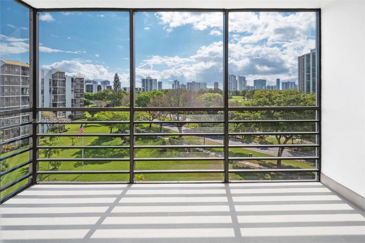 20400 W Country Club Dr , Unit 610, Aventura, FL 33180 Photo
