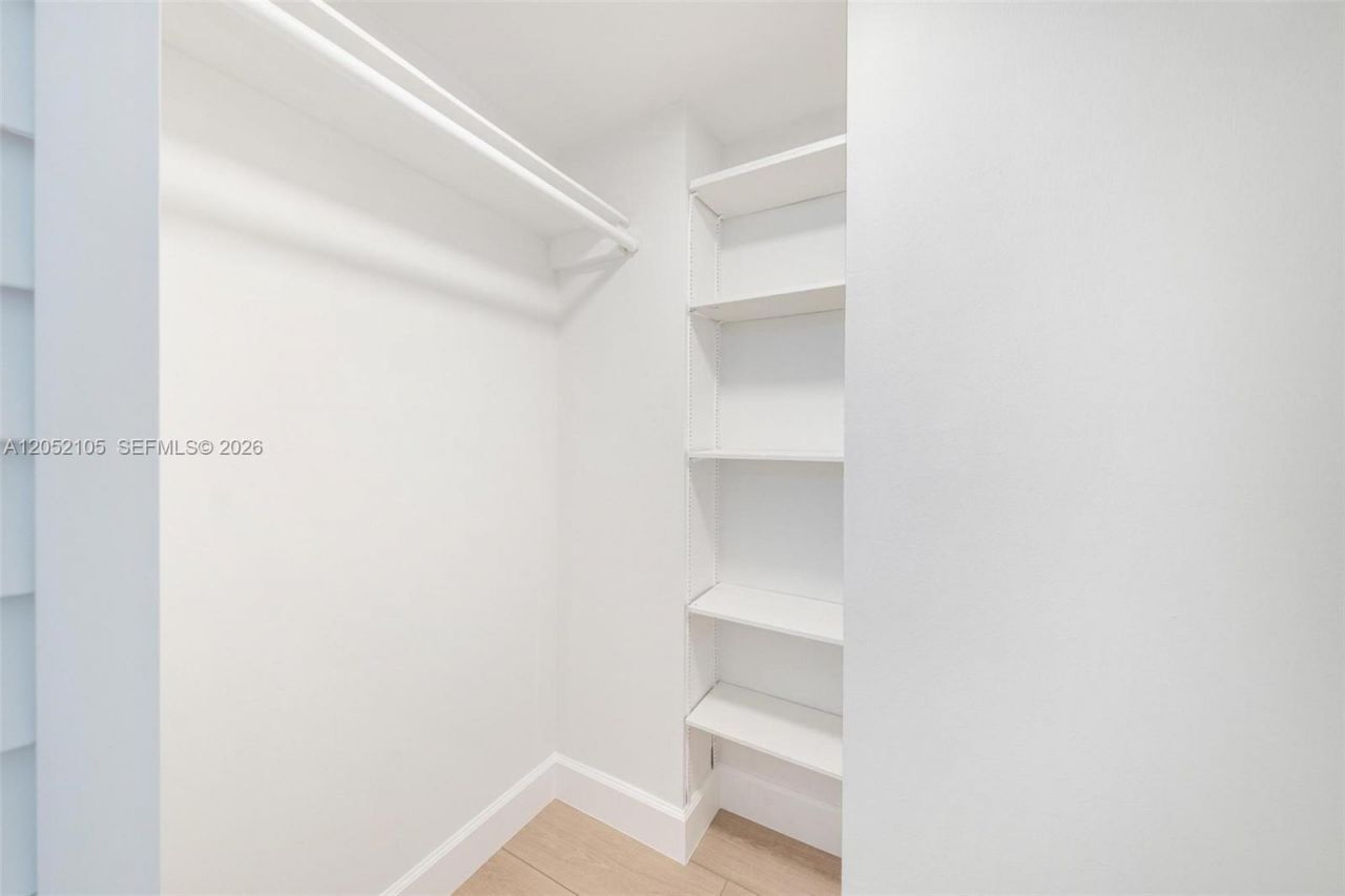 20400 W Country Club Dr , Unit 610, Aventura, FL 33180 Photo