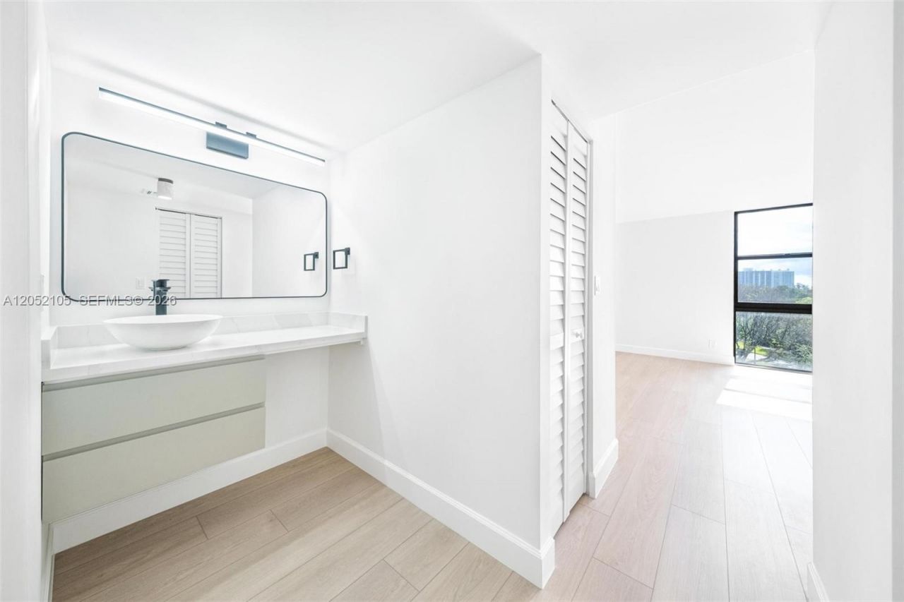 20400 W Country Club Dr , Unit 610, Aventura, FL 33180 Photo