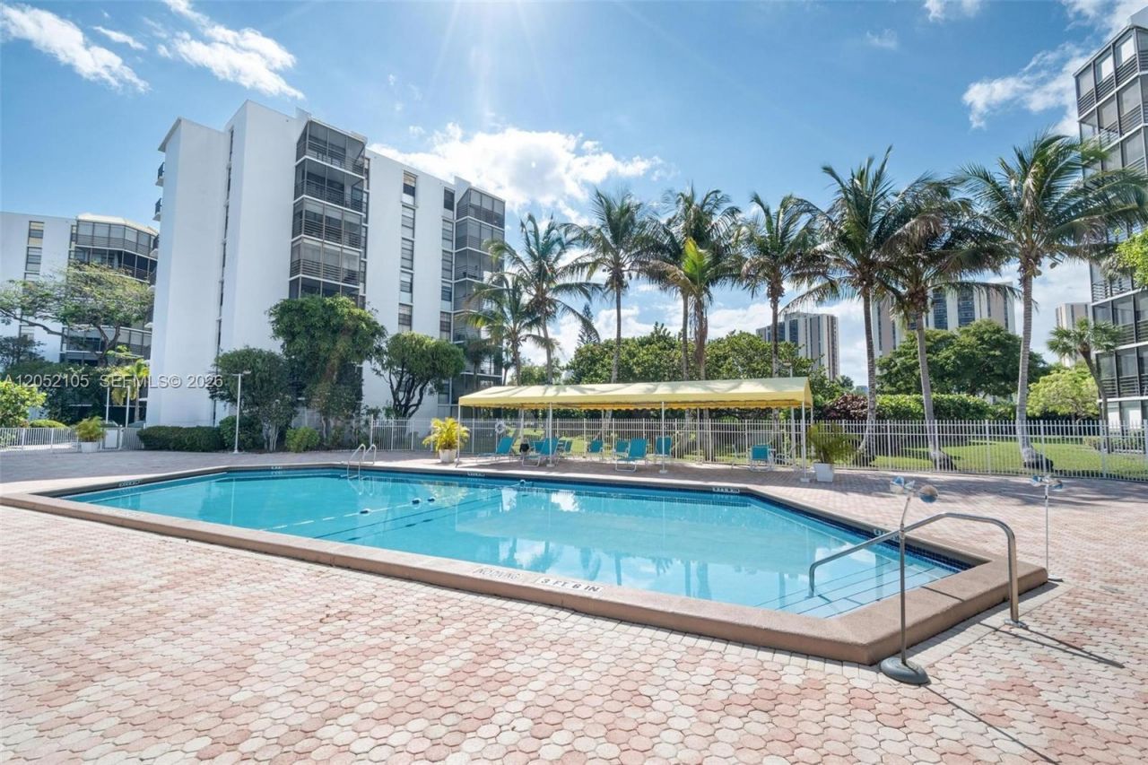 20400 W Country Club Dr , Unit 610, Aventura, FL 33180 Photo