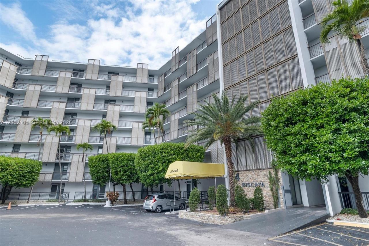 20400 W Country Club Dr , Unit 610, Aventura, FL 33180 Photo