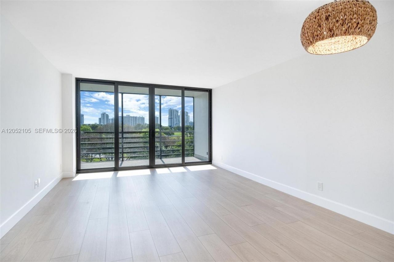 20400 W Country Club Dr , Unit 610, Aventura, FL 33180 Photo