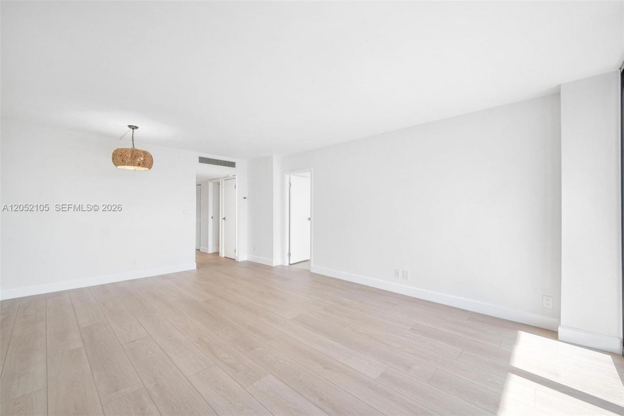 20400 W Country Club Dr , Unit 610, Aventura, FL 33180 Photo