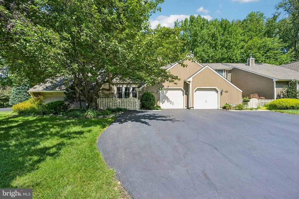 1564 APPLEWOOD CIRCLE, YARDLEY, PA 19067