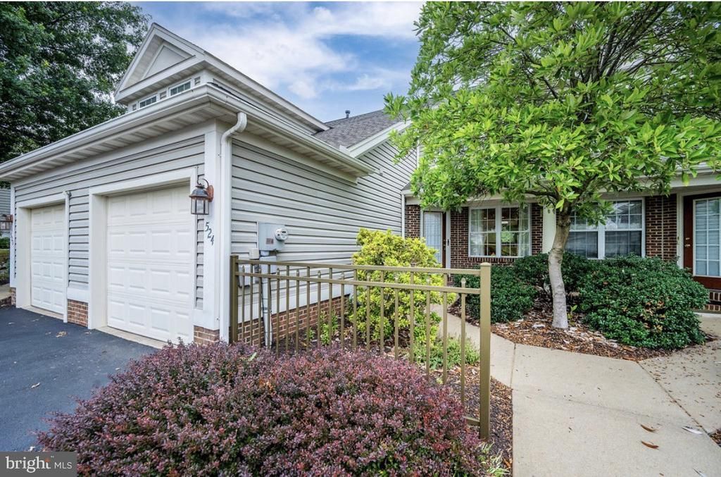 524 OAK HILL LANE , WYOMISSING, PA 19610
