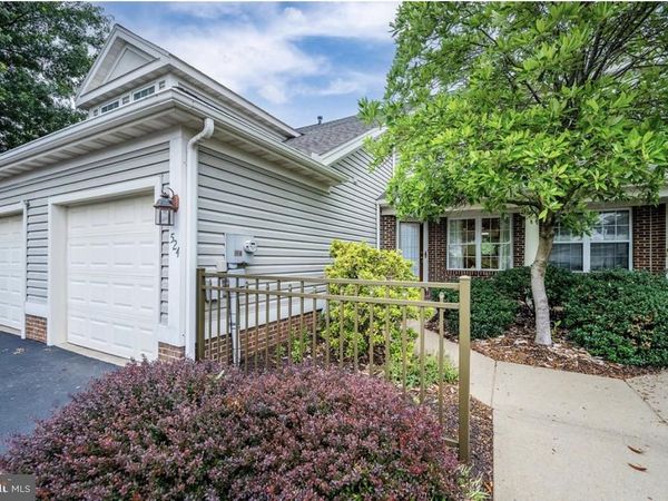 524 OAK HILL LANE , WYOMISSING, PA 19610