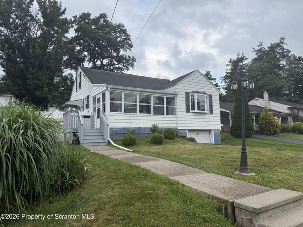 22 Luzerne Avenue, Dallas, PA 18612