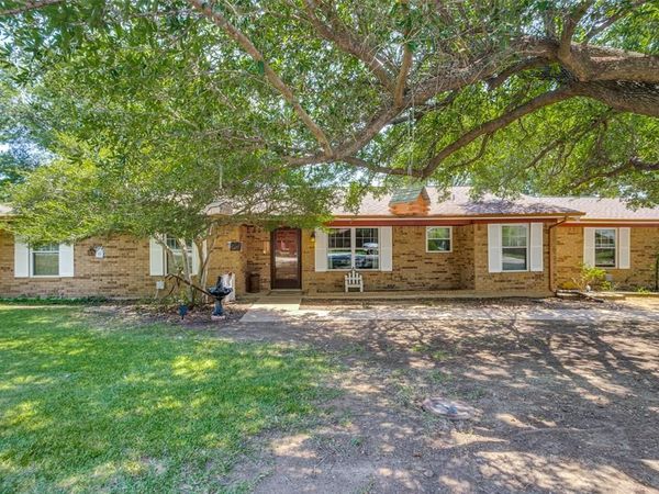 906 Clearview Street, Krum, TX 76249