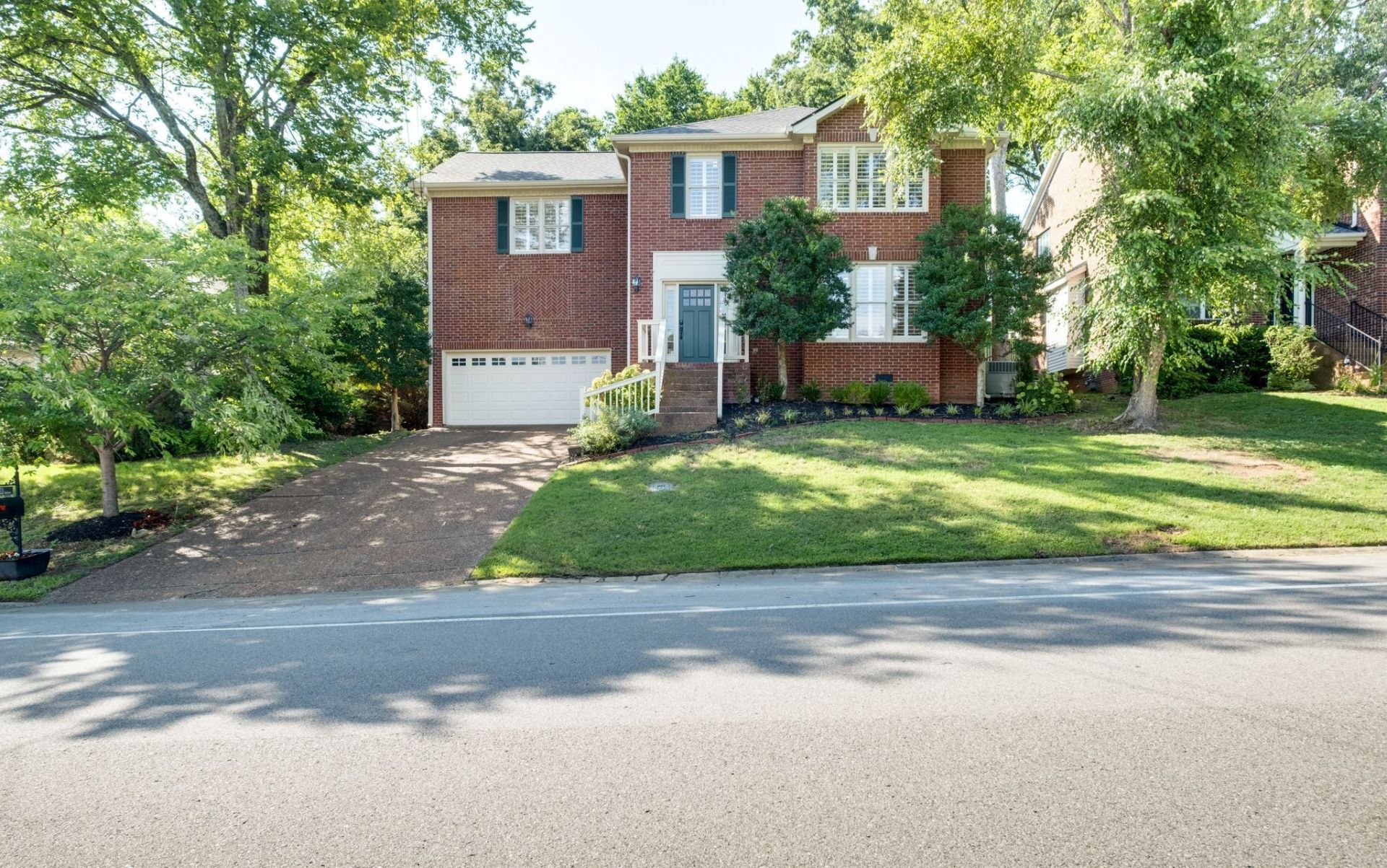 6921 Collinswood Dr, Nashville, TN 37221 Main Photo