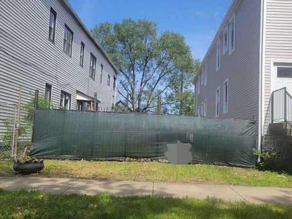8415 S Mackinaw Avenue , Chicago, IL 60617