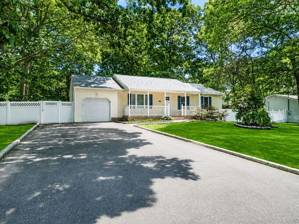 25 Heston Road , Shirley, NY 11967
