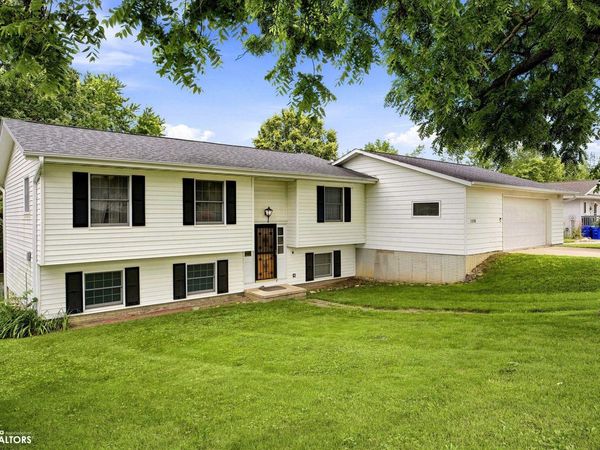 1356 Main Street, Center Point, IA 52213