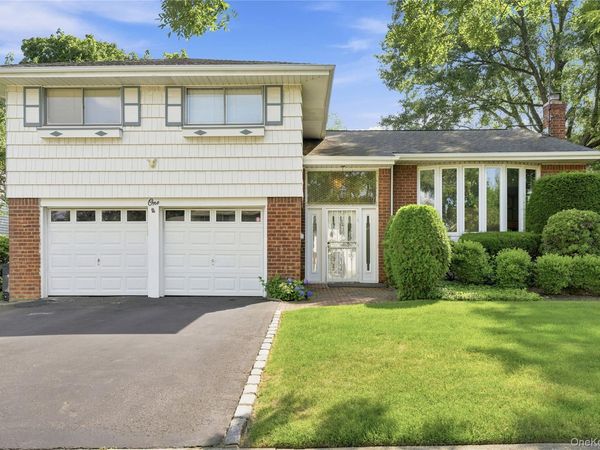 1 S Oaks Boulevard, Plainview, NY 11803