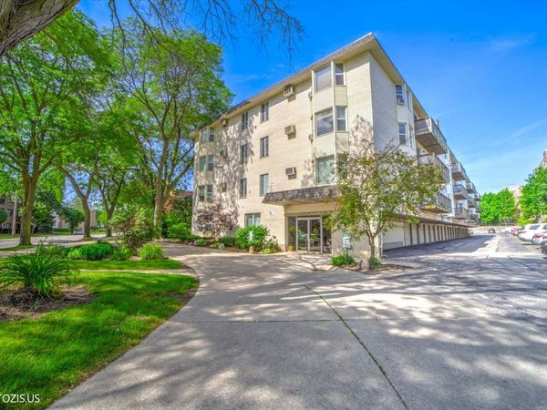 8232 Niles Center Road , Unit 311, Skokie, IL 60077