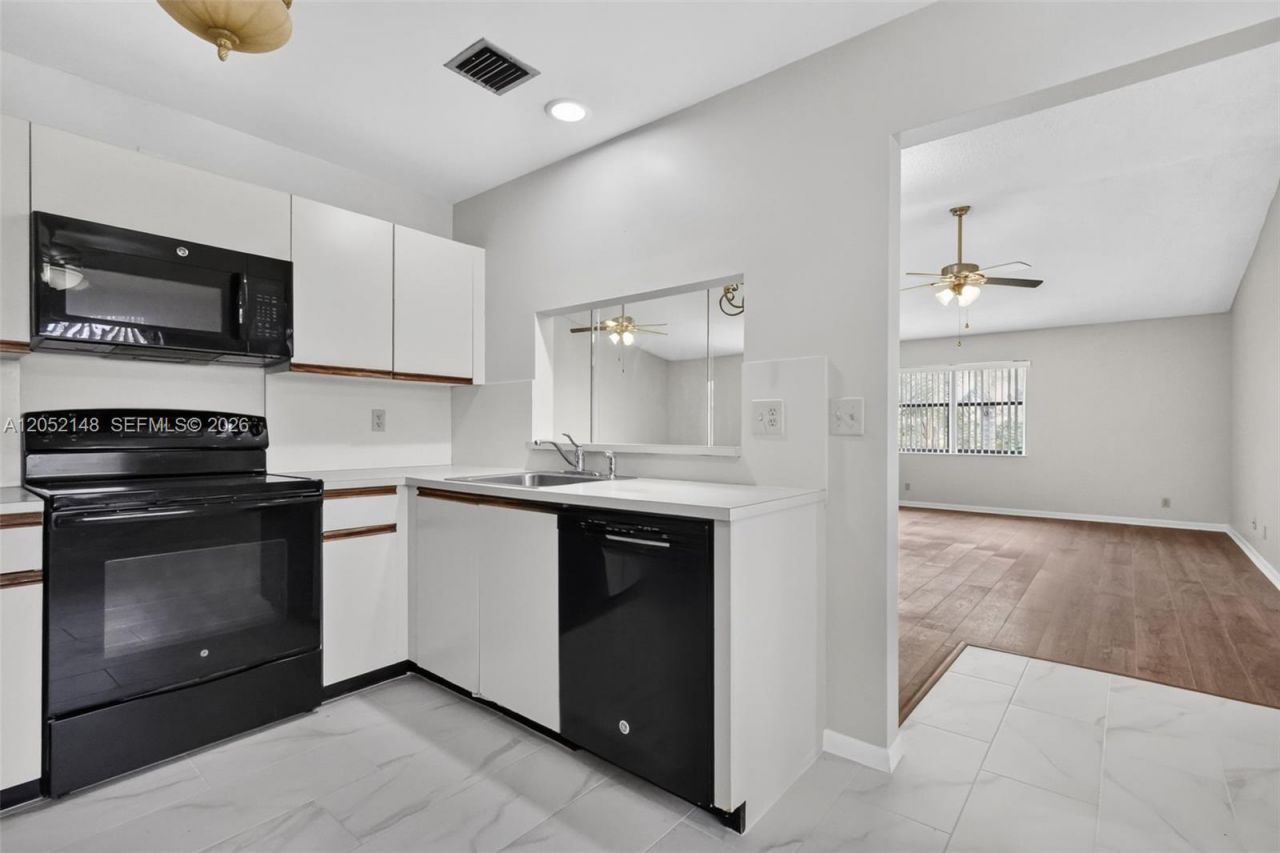 7626 Tahiti Ln , Unit 204, Lake Worth, FL 33467 Photo