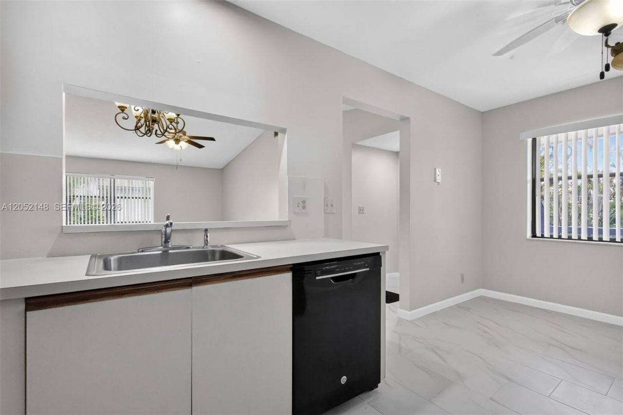 7626 Tahiti Ln , Unit 204, Lake Worth, FL 33467 Photo