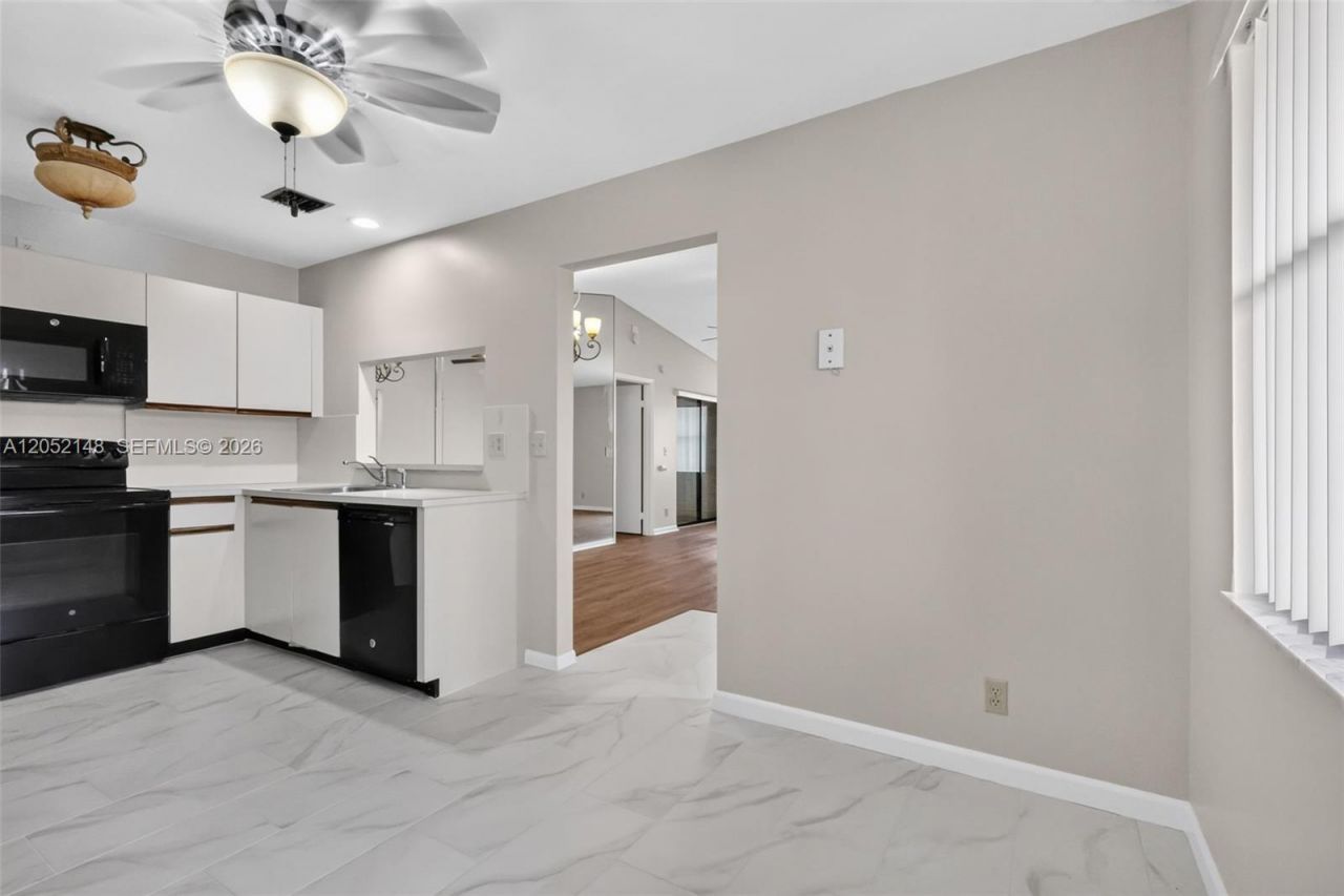 7626 Tahiti Ln , Unit 204, Lake Worth, FL 33467 Photo