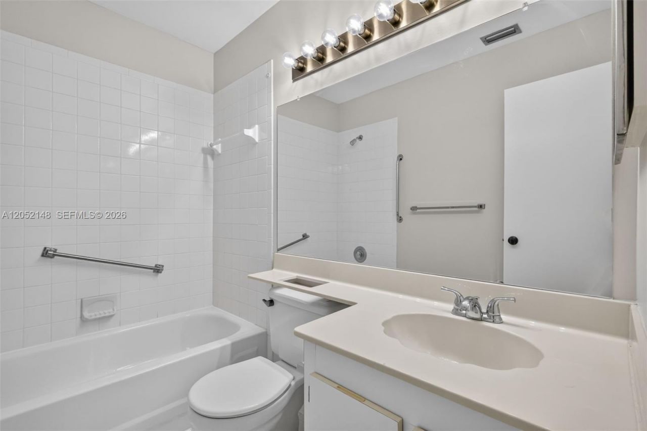 7626 Tahiti Ln , Unit 204, Lake Worth, FL 33467 Photo