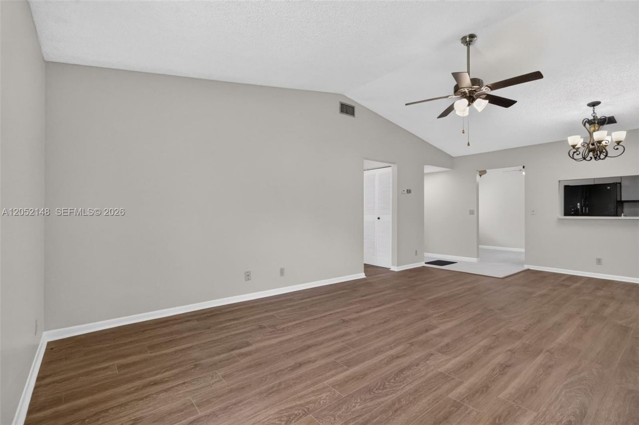 7626 Tahiti Ln , Unit 204, Lake Worth, FL 33467 Photo