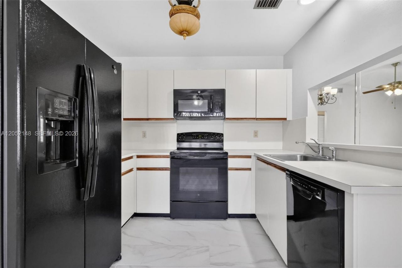 7626 Tahiti Ln , Unit 204, Lake Worth, FL 33467 Photo