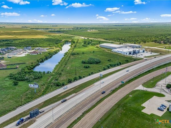 2824 Salem Road , Victoria, TX 77904