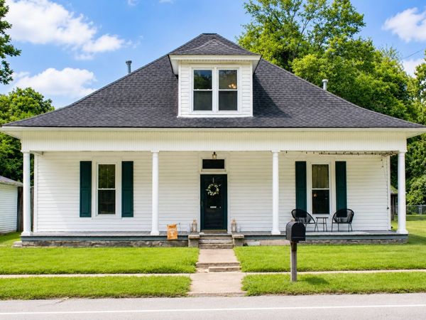 4139 Hampshire Pike , Hampshire, TN 38461